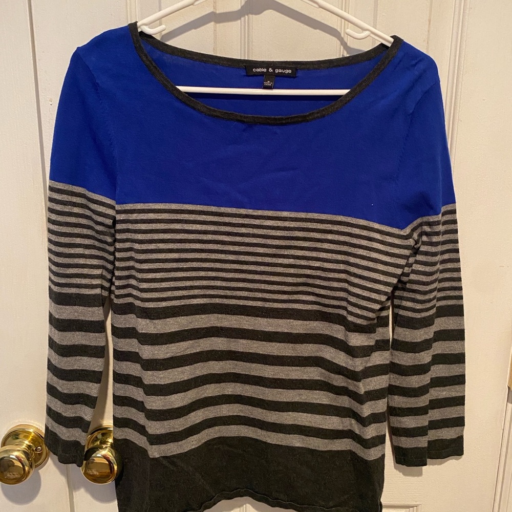 🌺 3/$10 Blue and Gray Striped Top